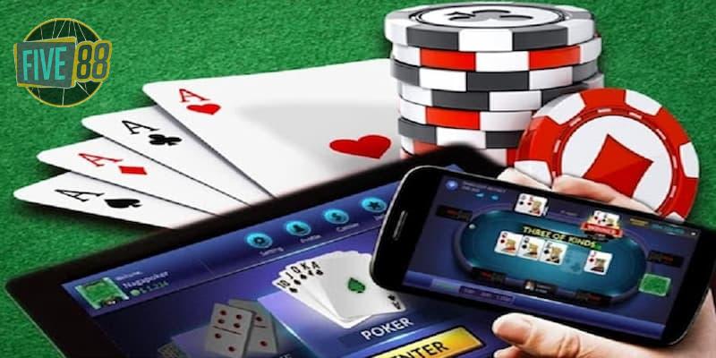 Nữ thanh niên kiếm tiền khủng từ đánh bài online